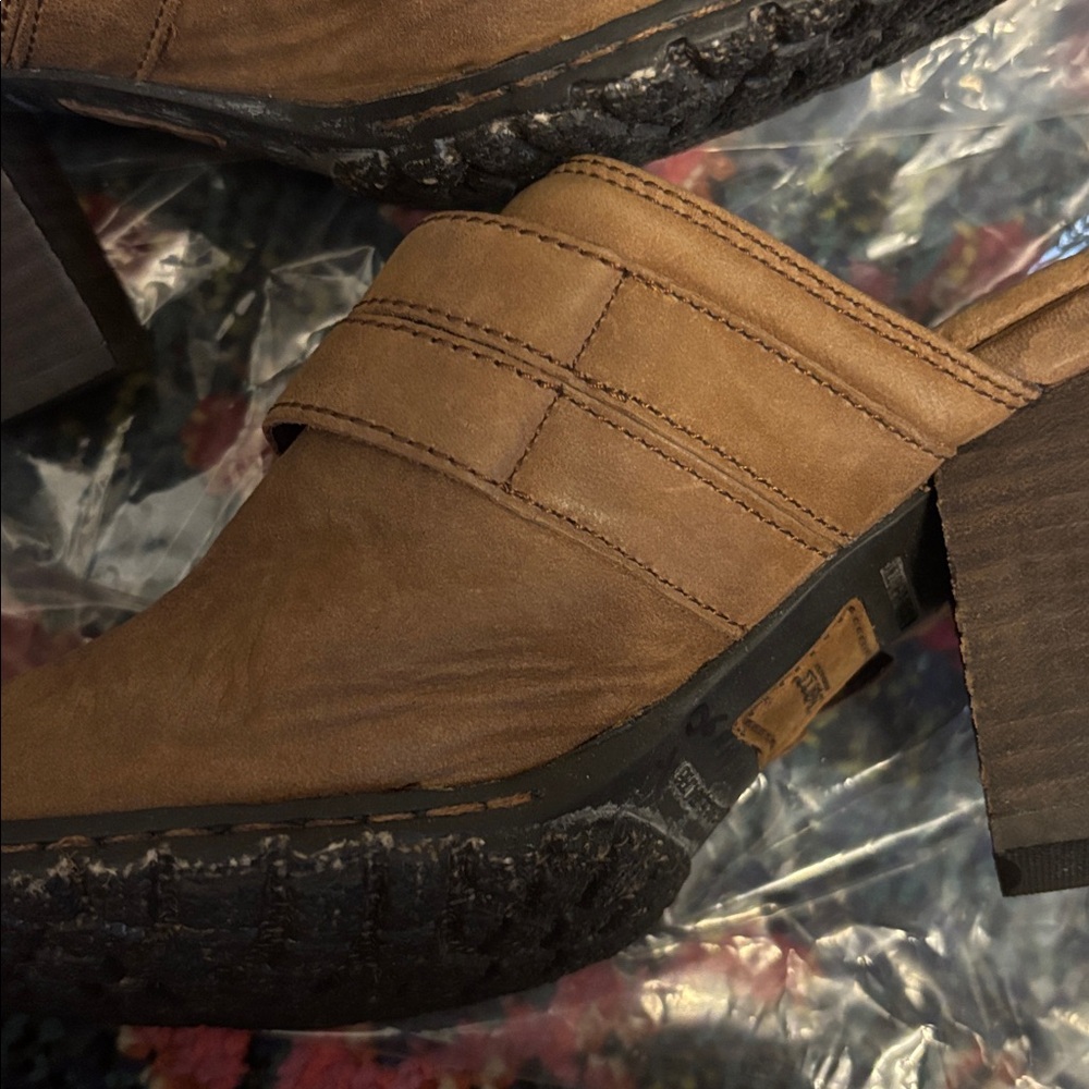 Born Scarlet II Distressed Brown Leather Wedge Mules, Size 8/39 - Picture 13 of 13